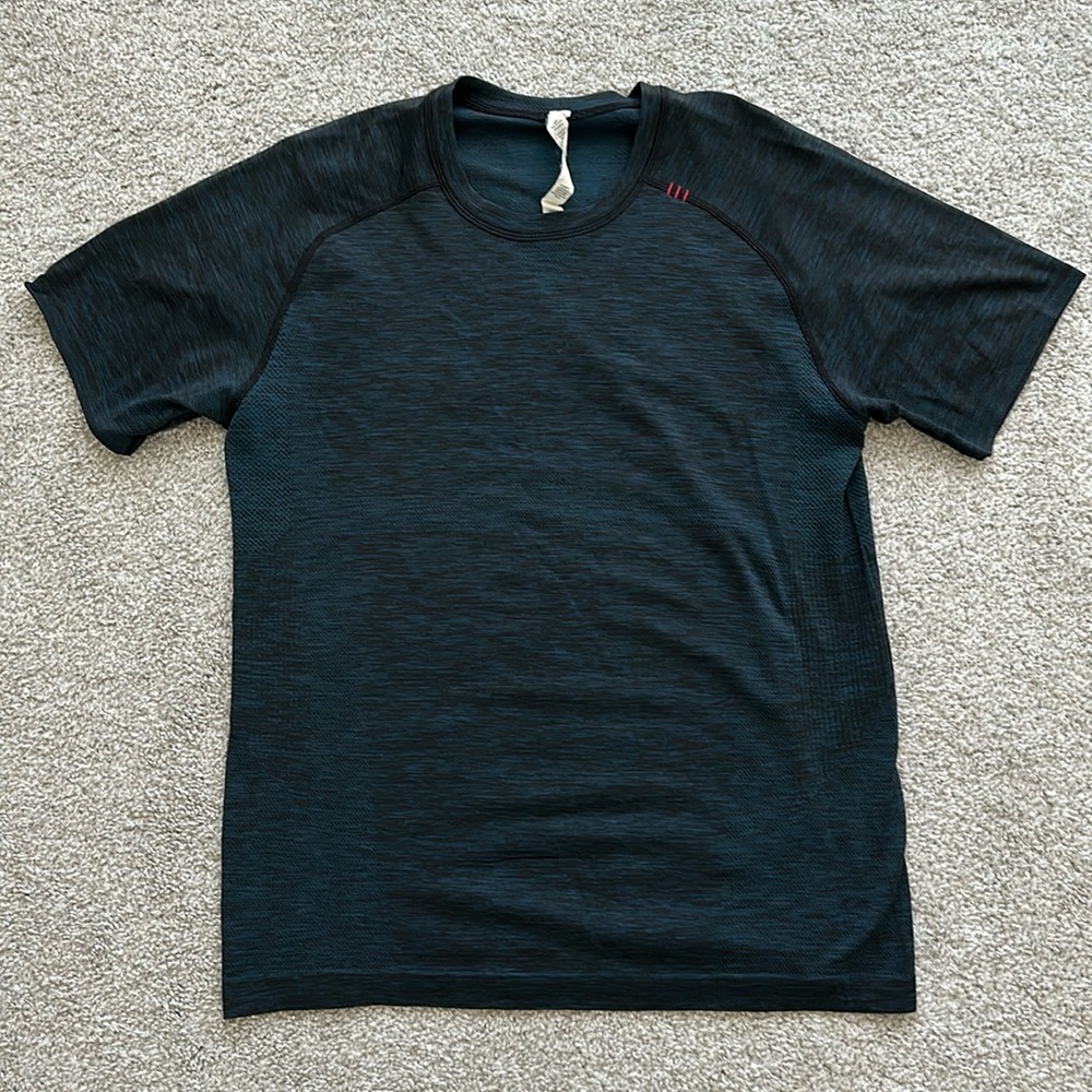 Lululemon Metal Tech Vent Performance Short Sleeve Shirt Mens Size M Dark Navy